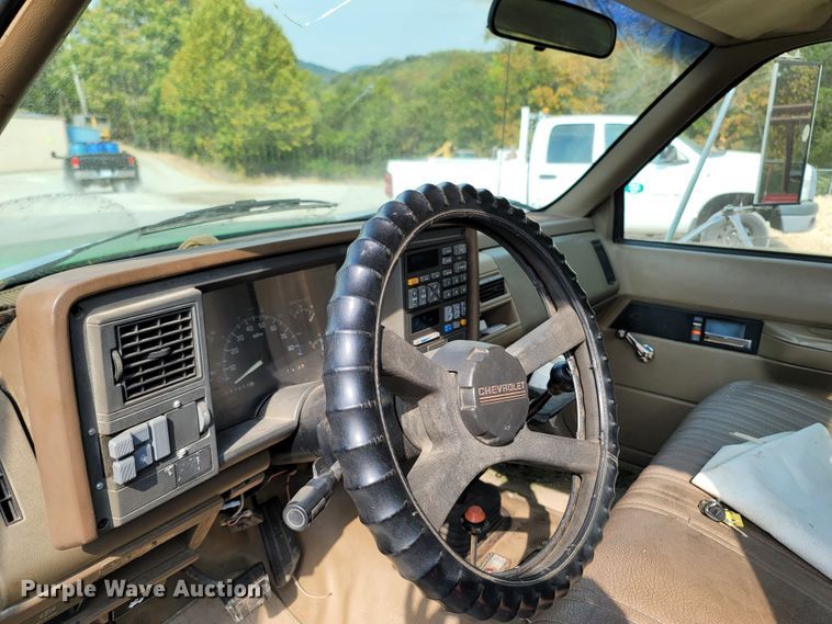 image for item LN9654 1994 Chevrolet 3500HD  bucket truck