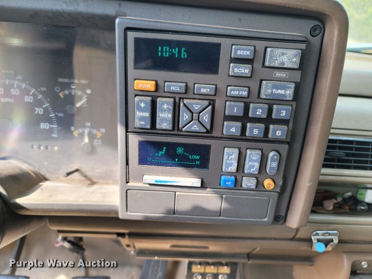 image for item LN9654 1994 Chevrolet 3500HD  bucket truck