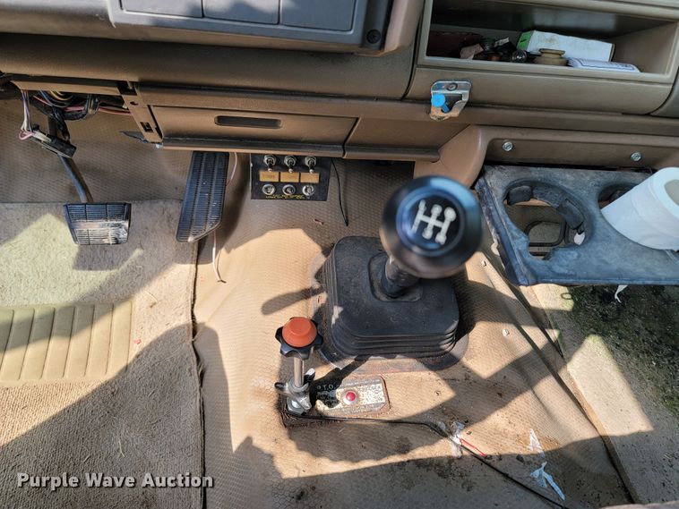 image for item LN9654 1994 Chevrolet 3500HD  bucket truck