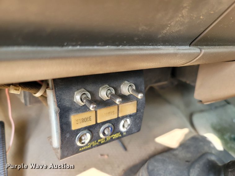 image for item LN9654 1994 Chevrolet 3500HD  bucket truck