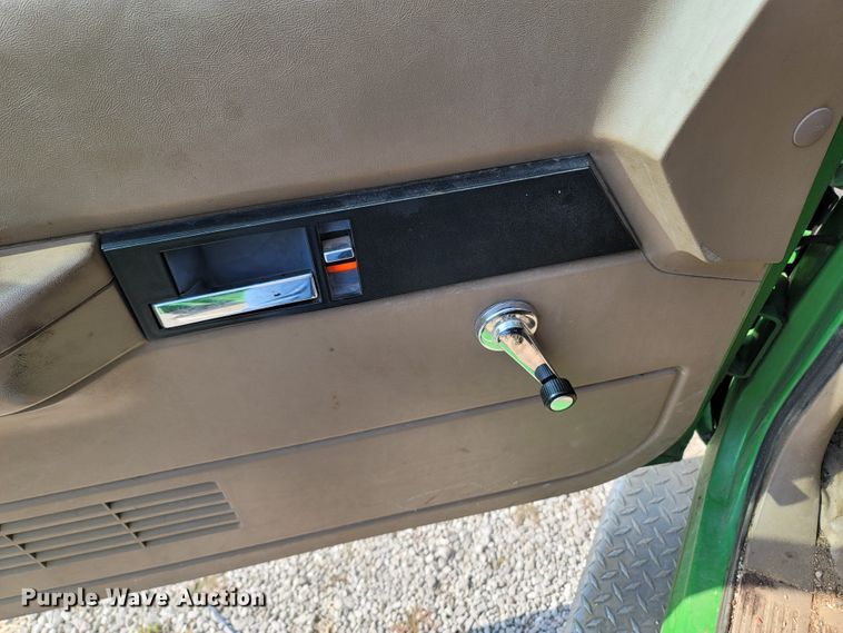 image for item LN9654 1994 Chevrolet 3500HD  bucket truck