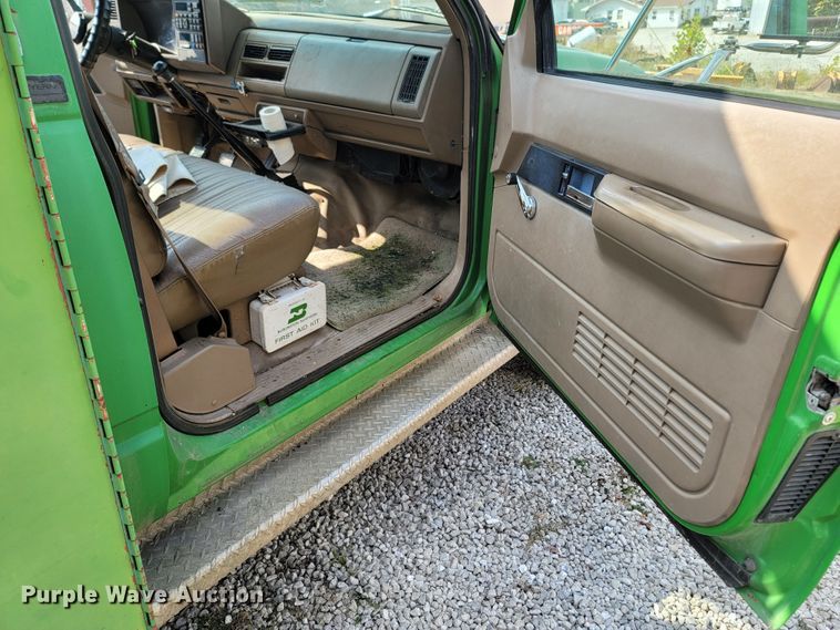 image for item LN9654 1994 Chevrolet 3500HD  bucket truck