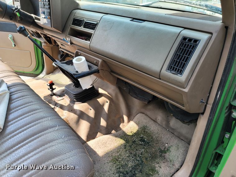 image for item LN9654 1994 Chevrolet 3500HD  bucket truck