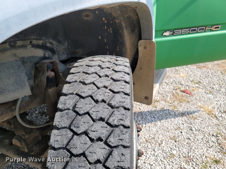 image for item LN9654 1994 Chevrolet 3500HD  bucket truck