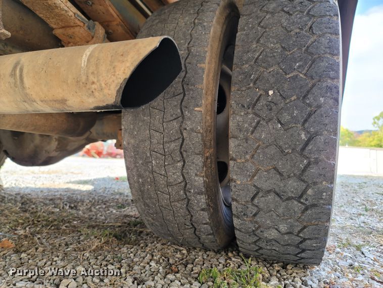 image for item LN9654 1994 Chevrolet 3500HD  bucket truck