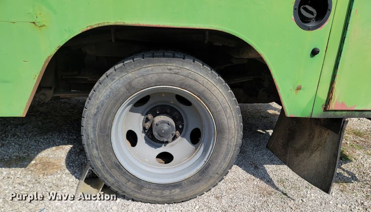 image for item LN9654 1994 Chevrolet 3500HD  bucket truck