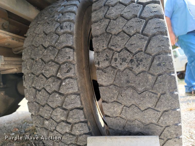 image for item LN9654 1994 Chevrolet 3500HD  bucket truck