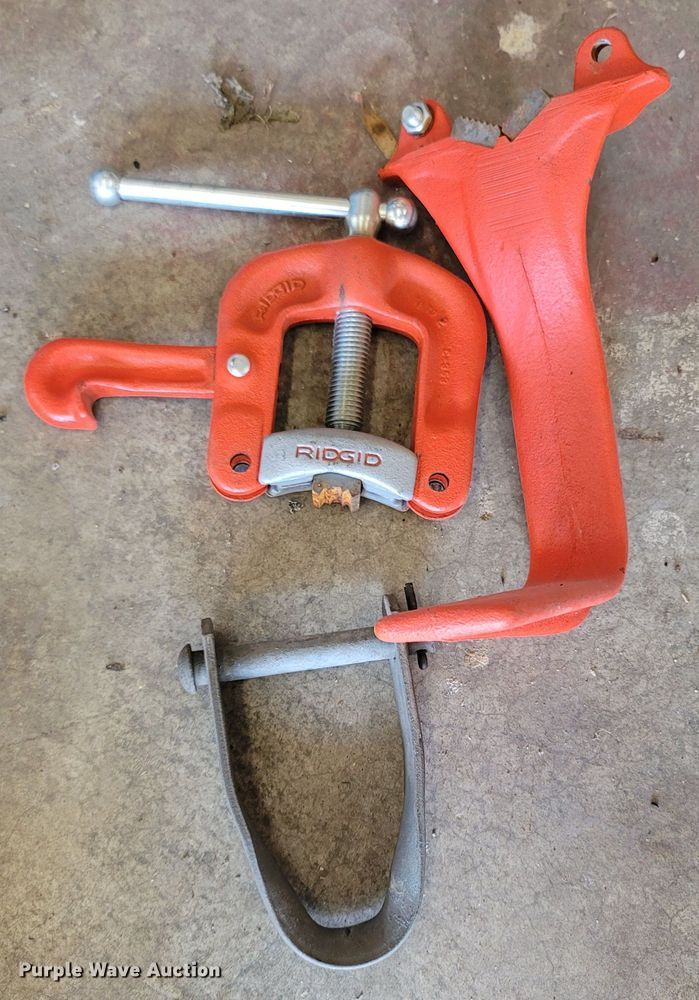 image for item LN9660 Ridgid 700  pipe threader
