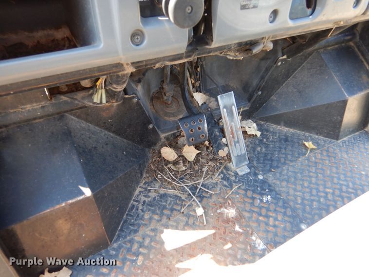 image for item LU9650 2004 Kawasaki Mule 3010 KAF620E  utility vehicle