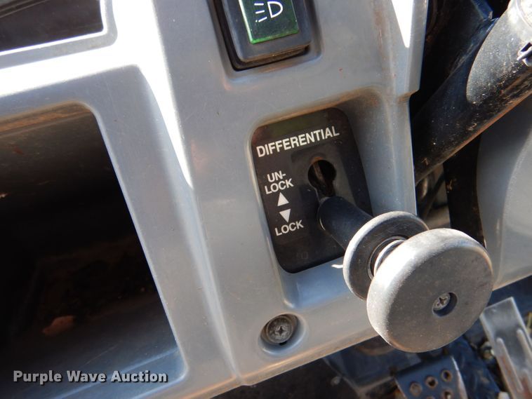 image for item LU9650 2004 Kawasaki Mule 3010 KAF620E  utility vehicle