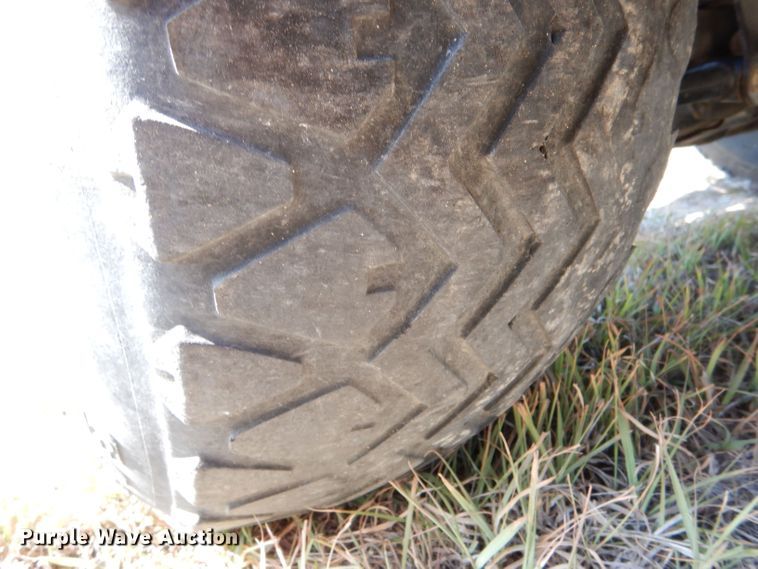 image for item LU9650 2004 Kawasaki Mule 3010 KAF620E  utility vehicle