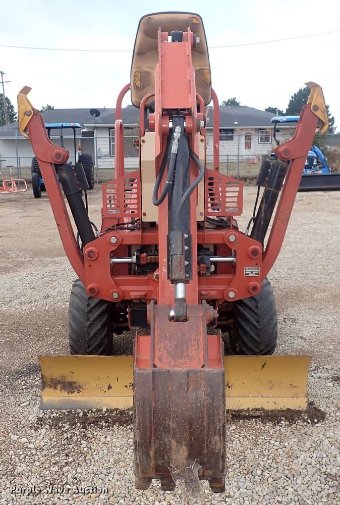 image for item MA9695 2006 Ditch Witch RT40  trencher