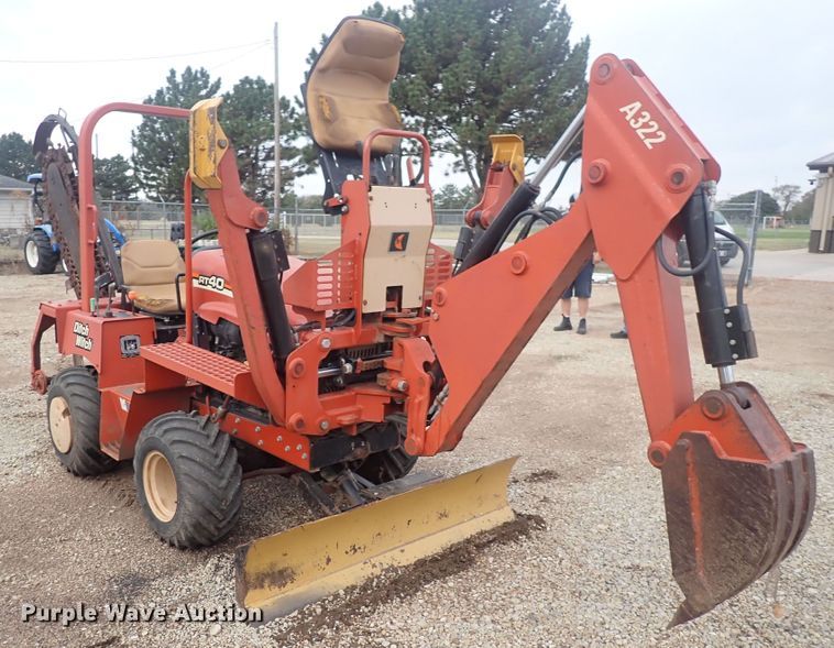image for item MA9695 2006 Ditch Witch RT40  trencher