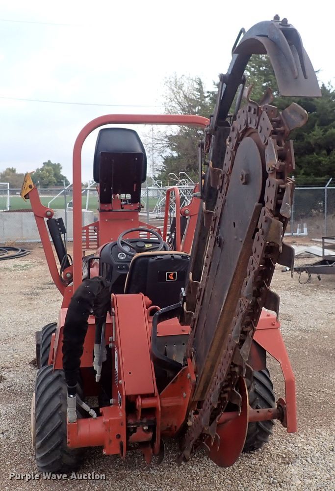 image for item MA9695 2006 Ditch Witch RT40  trencher