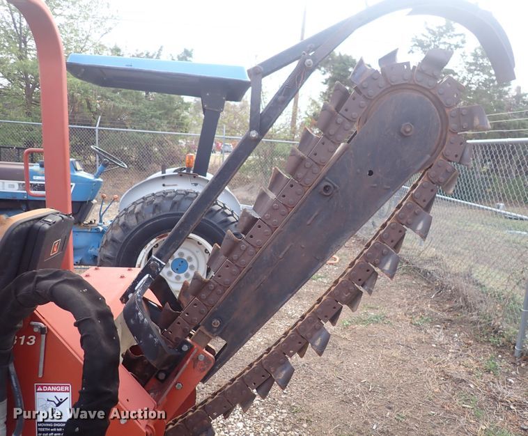 image for item MA9695 2006 Ditch Witch RT40  trencher