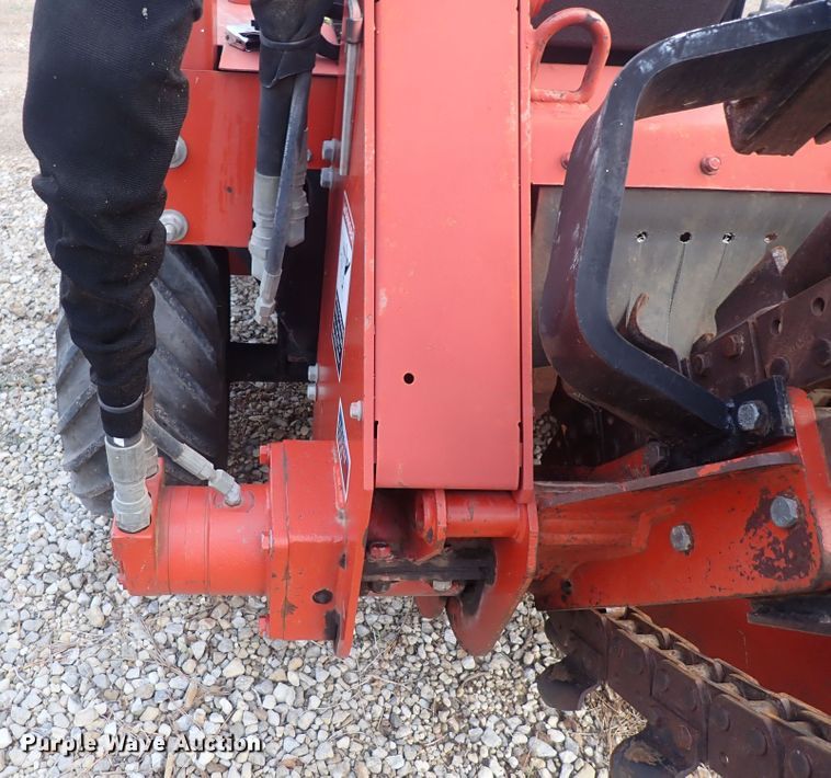 image for item MA9695 2006 Ditch Witch RT40  trencher