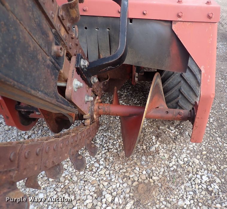 image for item MA9695 2006 Ditch Witch RT40  trencher