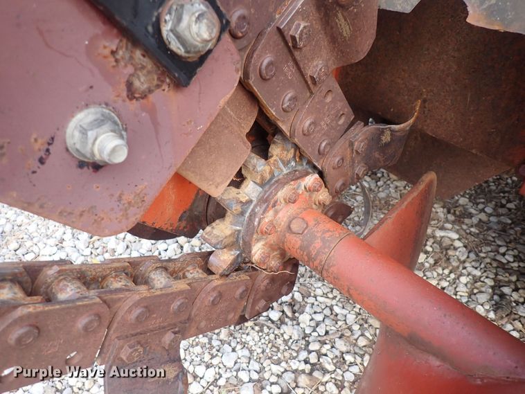 image for item MA9695 2006 Ditch Witch RT40  trencher