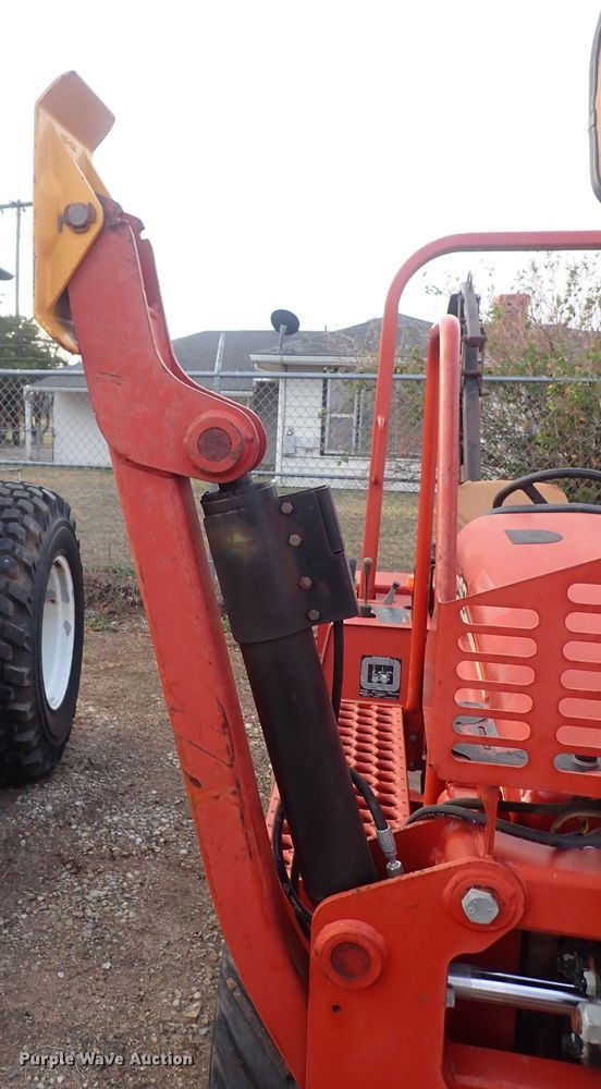 image for item MA9695 2006 Ditch Witch RT40  trencher