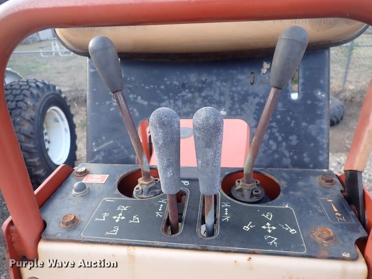 image for item MA9695 2006 Ditch Witch RT40  trencher