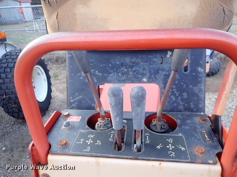 image for item MA9695 2006 Ditch Witch RT40  trencher