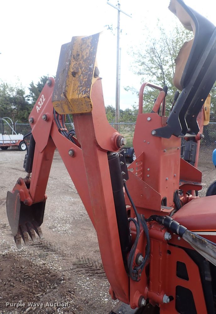 image for item MA9695 2006 Ditch Witch RT40  trencher