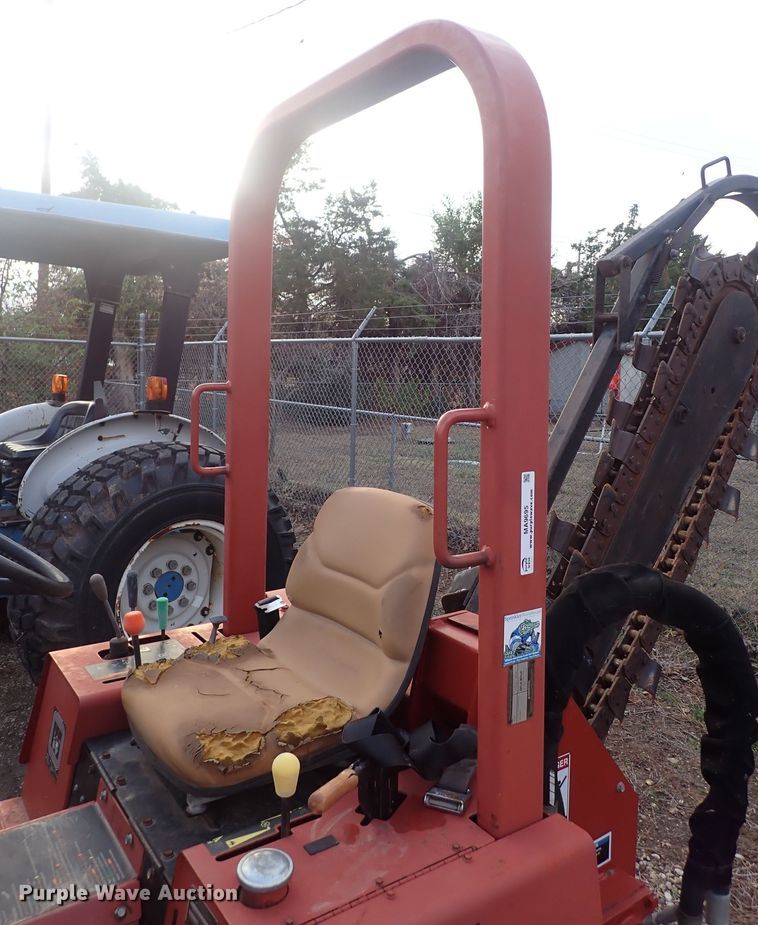 image for item MA9695 2006 Ditch Witch RT40  trencher