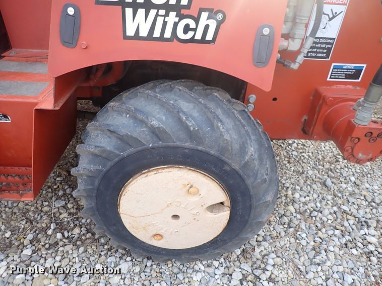 image for item MA9695 2006 Ditch Witch RT40  trencher