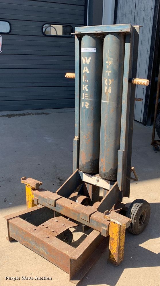 image for item MH9825 Walker  bumper jack