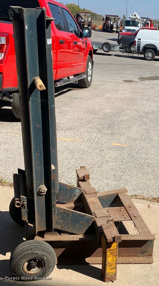 image for item MH9825 Walker  bumper jack