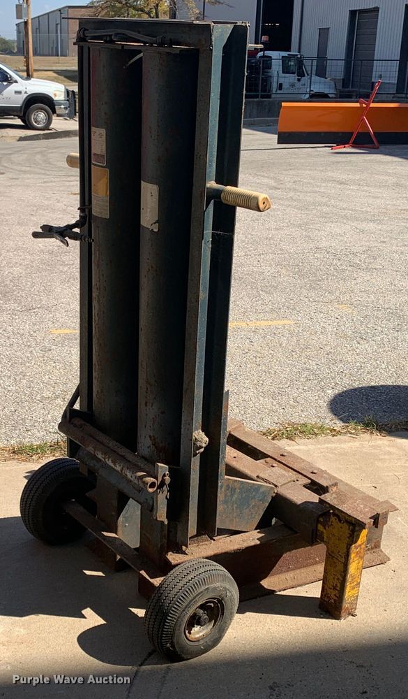 image for item MH9825 Walker  bumper jack