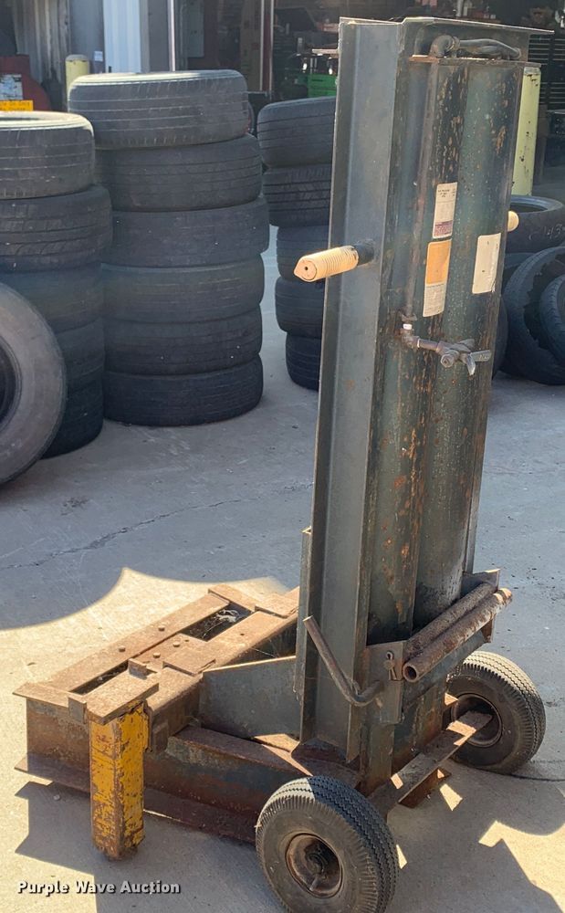 image for item MH9825 Walker  bumper jack