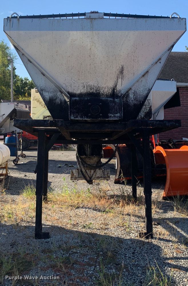 image for item MH9839 2013 Swenson EV-100 10-84-48  spreader