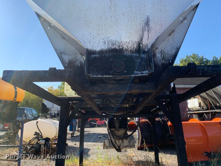 image for item MH9839 2013 Swenson EV-100 10-84-48  spreader