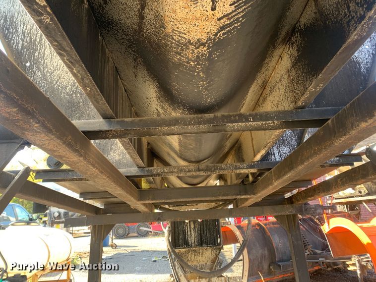 image for item MH9839 2013 Swenson EV-100 10-84-48  spreader