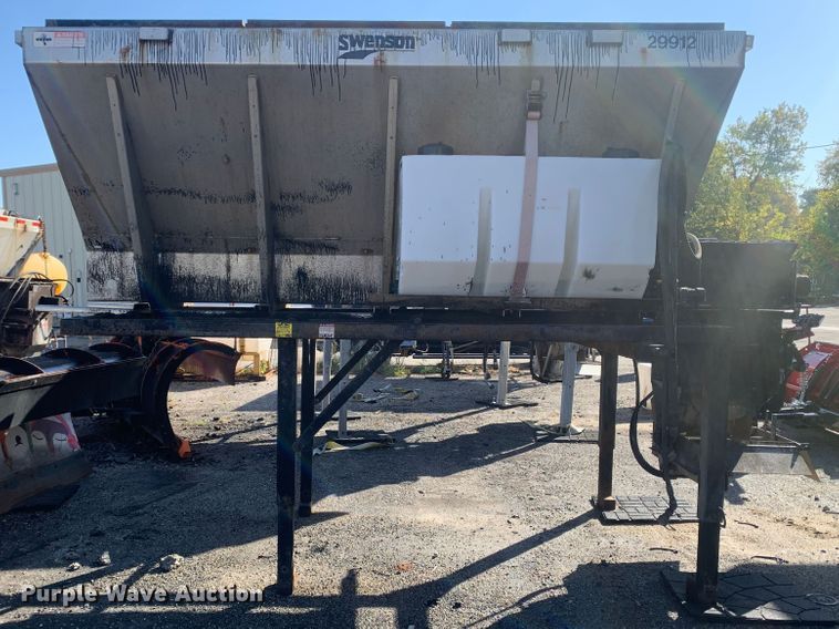 image for item MH9840 2014 Swenson EV-100 10-84-48  spreader