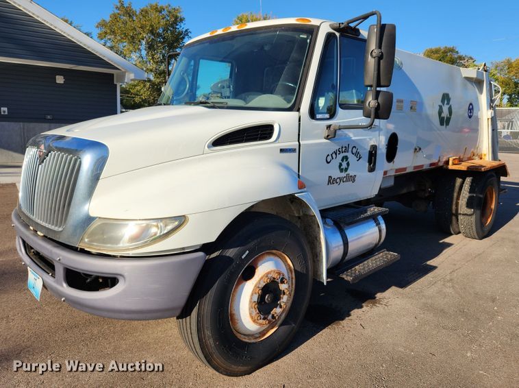 image for item MK9404 2010 International DuraStar 4300  refuse truck