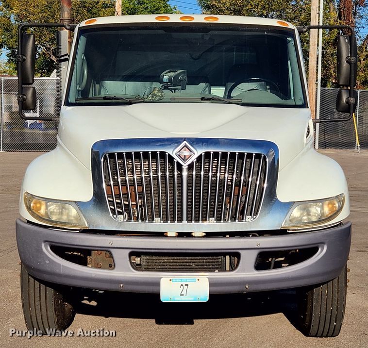 image for item MK9404 2010 International DuraStar 4300  refuse truck