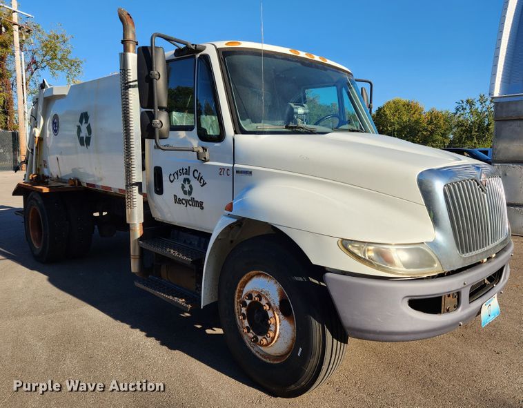 image for item MK9404 2010 International DuraStar 4300  refuse truck