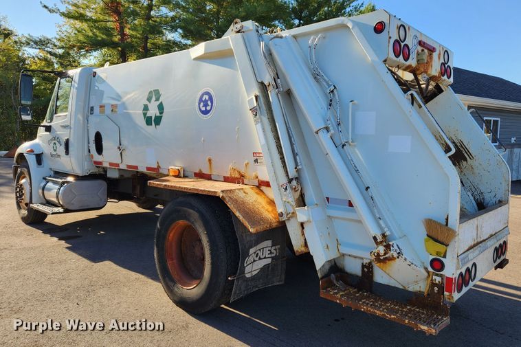 image for item MK9404 2010 International DuraStar 4300  refuse truck