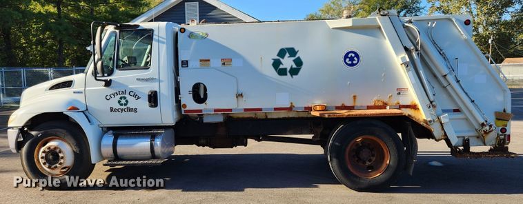 image for item MK9404 2010 International DuraStar 4300  refuse truck