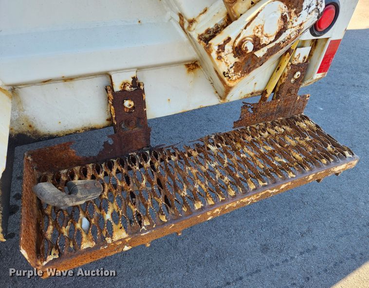 image for item MK9404 2010 International DuraStar 4300  refuse truck