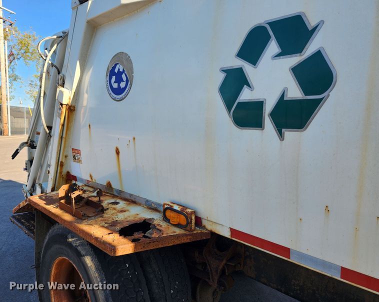 image for item MK9404 2010 International DuraStar 4300  refuse truck