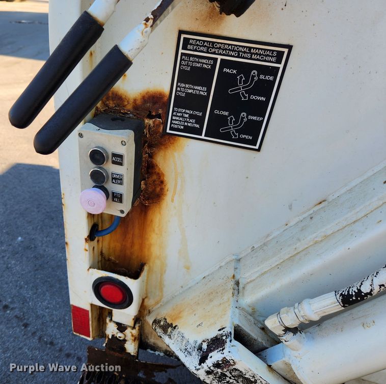 image for item MK9404 2010 International DuraStar 4300  refuse truck