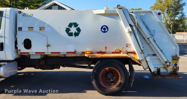 image for item MK9404 2010 International DuraStar 4300  refuse truck