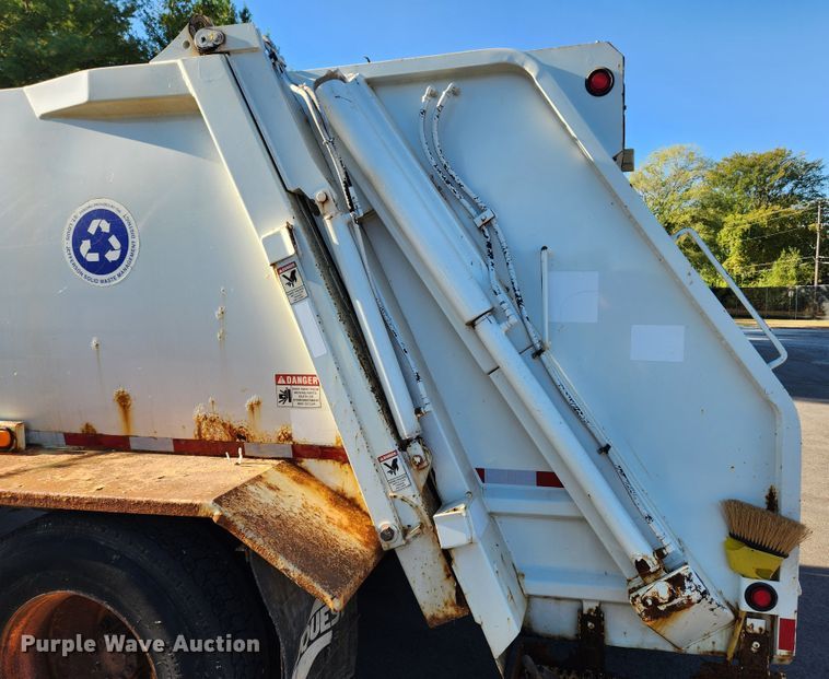 image for item MK9404 2010 International DuraStar 4300  refuse truck