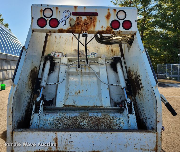 image for item MK9404 2010 International DuraStar 4300  refuse truck