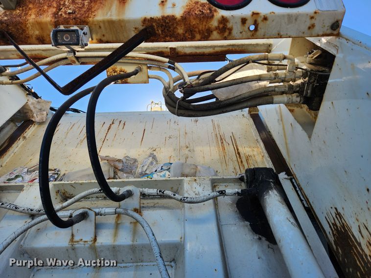 image for item MK9404 2010 International DuraStar 4300  refuse truck