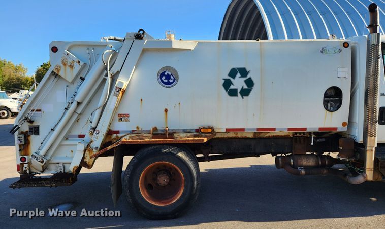 image for item MK9404 2010 International DuraStar 4300  refuse truck