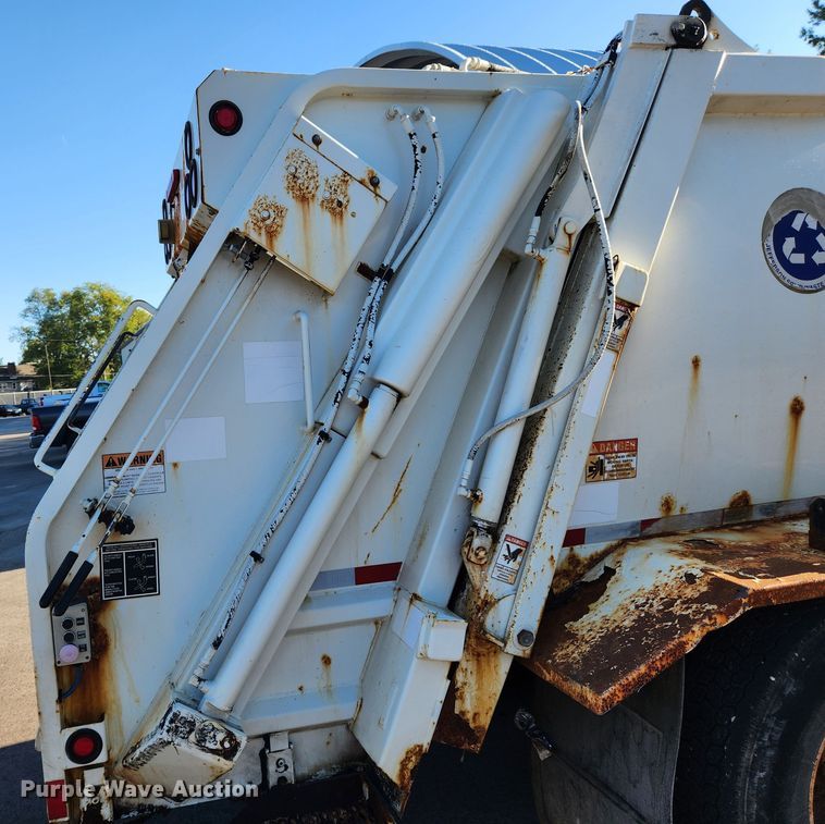 image for item MK9404 2010 International DuraStar 4300  refuse truck